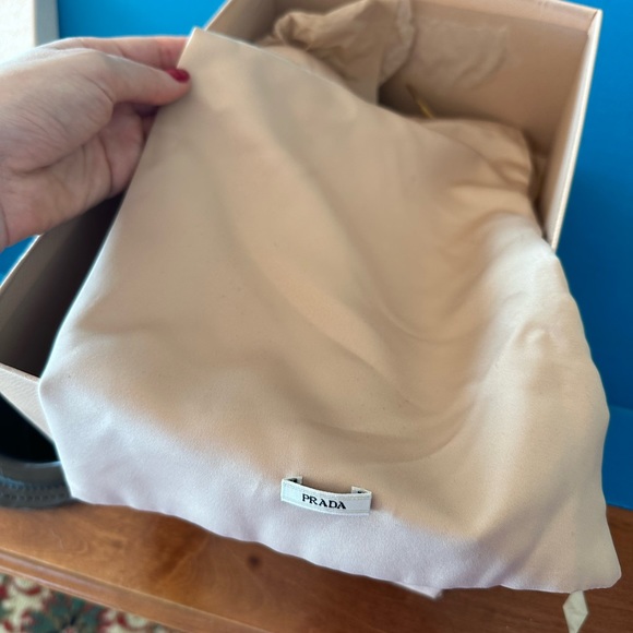 Prada - Picture 3 of 5